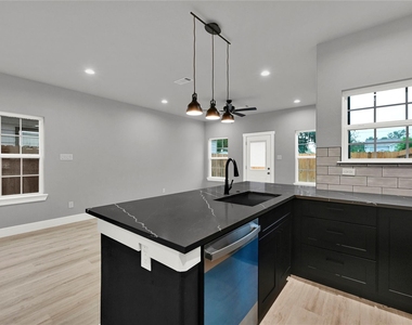 7415 Hezekiah Ln - Photo Thumbnail 11
