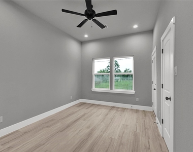 7415 Hezekiah Ln - Photo Thumbnail 14
