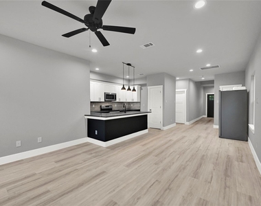 7415 Hezekiah Ln - Photo Thumbnail 10