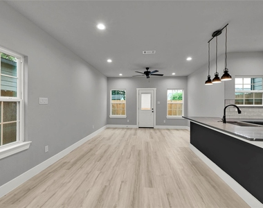 7415 Hezekiah Ln - Photo Thumbnail 9