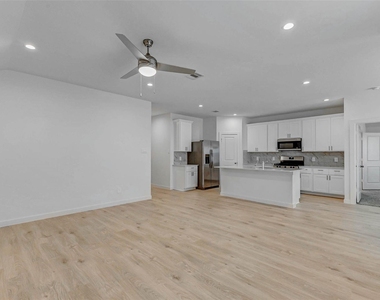 30307 Lighthouse Bluff Lane - Photo Thumbnail 7
