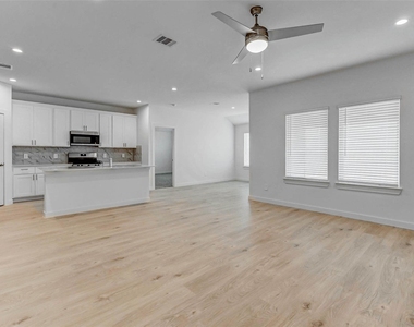 30307 Lighthouse Bluff Lane - Photo Thumbnail 8