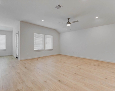 30307 Lighthouse Bluff Lane - Photo Thumbnail 6