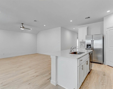 30307 Lighthouse Bluff Lane - Photo Thumbnail 11