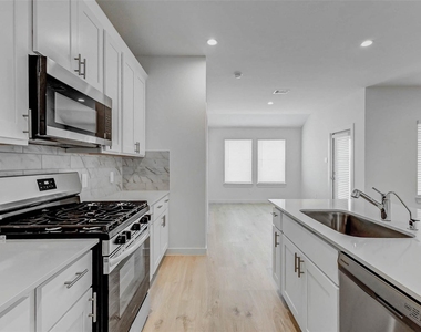 30307 Lighthouse Bluff Lane - Photo Thumbnail 10