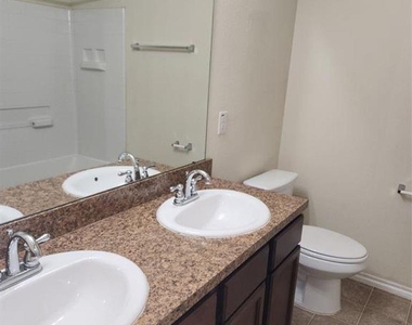 818 Lightningbug Lane - Photo Thumbnail 11
