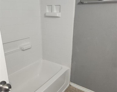 818 Lightningbug Lane - Photo Thumbnail 7