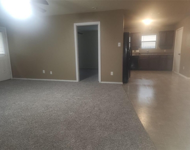818 Lightningbug Lane - Photo Thumbnail 4
