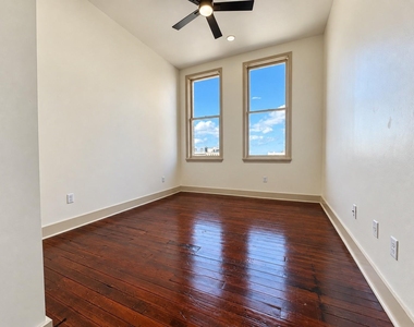 2221 Market Street - Photo Thumbnail 8