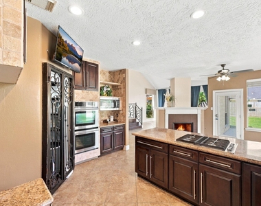 201 Lago Vista Street - Photo Thumbnail 10