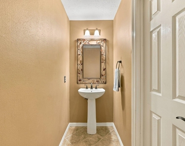 201 Lago Vista Street - Photo Thumbnail 35
