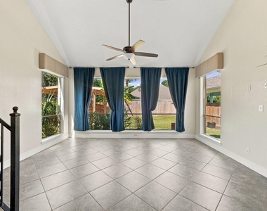 201 Lago Vista Street - Photo Thumbnail 6