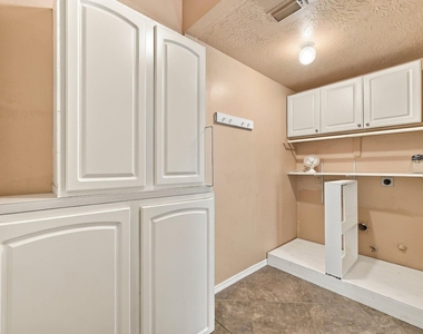 201 Lago Vista Street - Photo Thumbnail 34