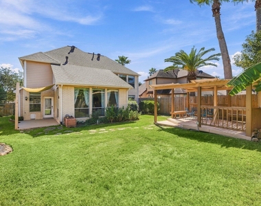 201 Lago Vista Street - Photo Thumbnail 31