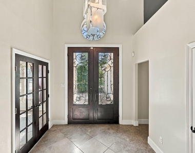 201 Lago Vista Street - Photo Thumbnail 2