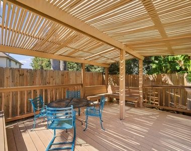 201 Lago Vista Street - Photo Thumbnail 32