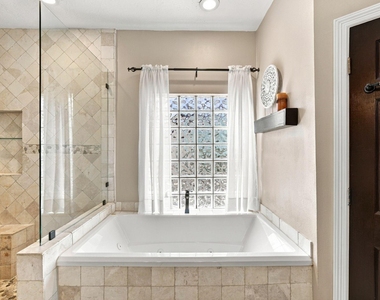 201 Lago Vista Street - Photo Thumbnail 17