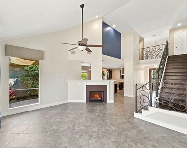 201 Lago Vista Street - Photo Thumbnail 7