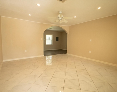 8535 Dillon Street - Photo Thumbnail 5