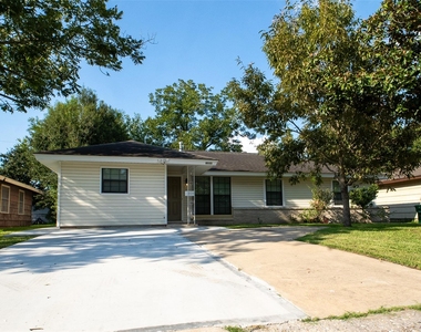8535 Dillon Street - Photo Thumbnail 2