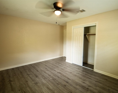 8535 Dillon Street - Photo Thumbnail 17