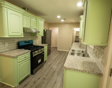 8535 Dillon Street - Photo Thumbnail 6