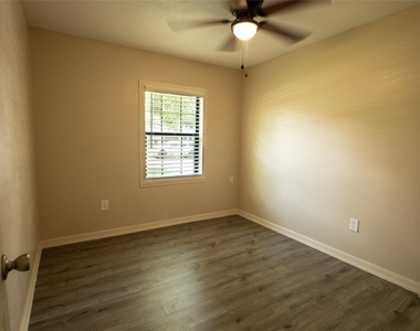8535 Dillon Street - Photo Thumbnail 12