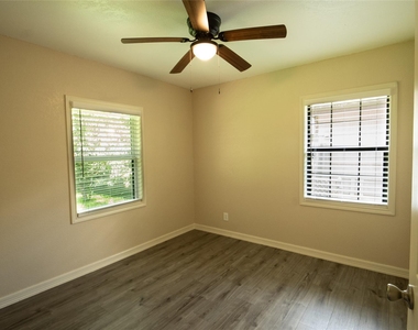 8535 Dillon Street - Photo Thumbnail 15
