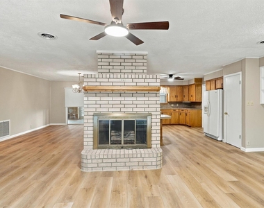 1335 Kathy Avenue - Photo Thumbnail 5