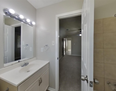 15910 Willmore Lane - Photo Thumbnail 9