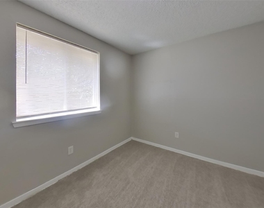 15910 Willmore Lane - Photo Thumbnail 12