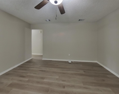15910 Willmore Lane - Photo Thumbnail 3