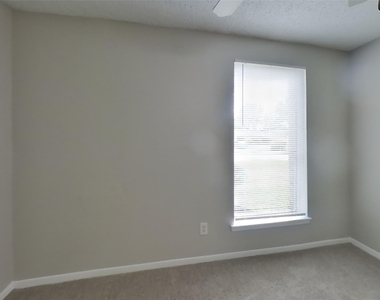 15910 Willmore Lane - Photo Thumbnail 10