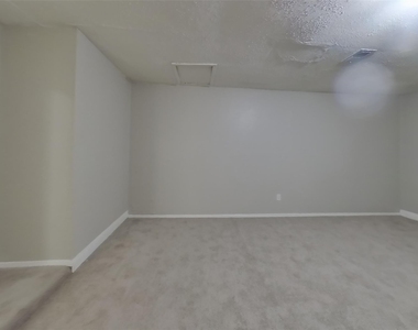 15910 Willmore Lane - Photo Thumbnail 16