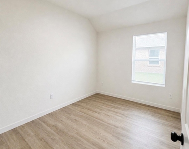 7145 Avenue K - Photo Thumbnail 4