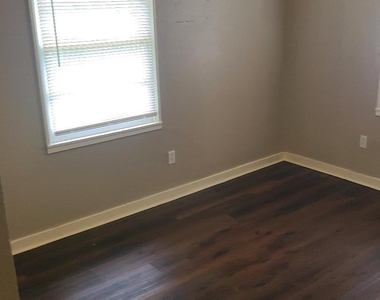 5018 Willow Glen Drive - Photo Thumbnail 10