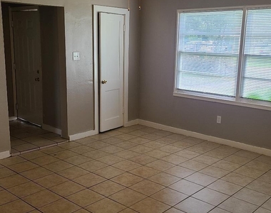 5018 Willow Glen Drive - Photo Thumbnail 1