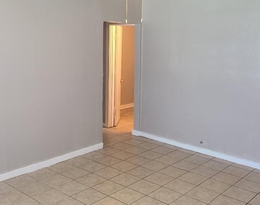 5018 Willow Glen Drive - Photo Thumbnail 2