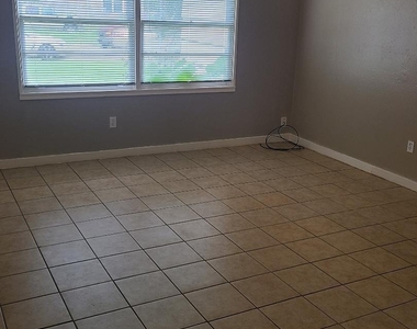 5018 Willow Glen Drive - Photo Thumbnail 3
