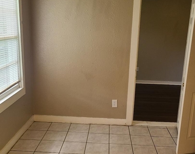 5018 Willow Glen Drive - Photo Thumbnail 6