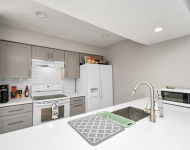 6111 Beverly Hill Street - Photo Thumbnail 10