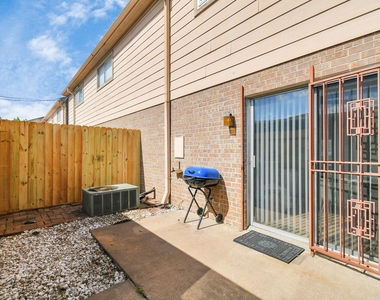 6111 Beverly Hill Street - Photo Thumbnail 24