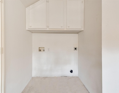 10318 Sommerville Avenue - Photo Thumbnail 16