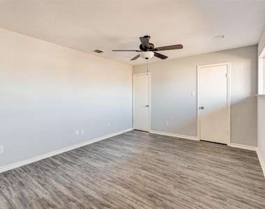 10318 Sommerville Avenue - Photo Thumbnail 18