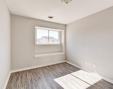10318 Sommerville Avenue - Photo Thumbnail 27