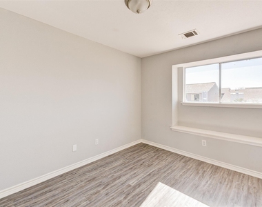 10318 Sommerville Avenue - Photo Thumbnail 26