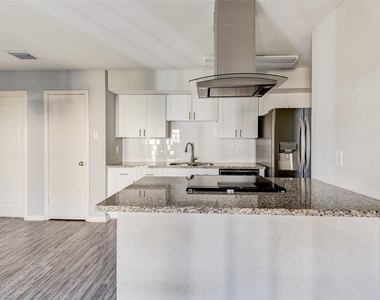 10318 Sommerville Avenue - Photo Thumbnail 11