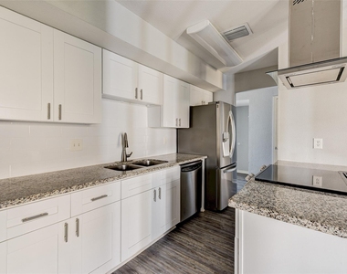 10318 Sommerville Avenue - Photo Thumbnail 12