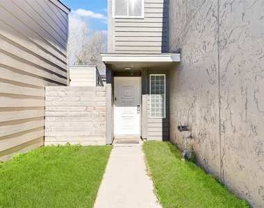 10318 Sommerville Avenue - Photo Thumbnail 3