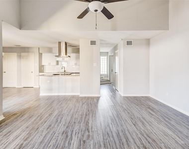 10318 Sommerville Avenue - Photo Thumbnail 4